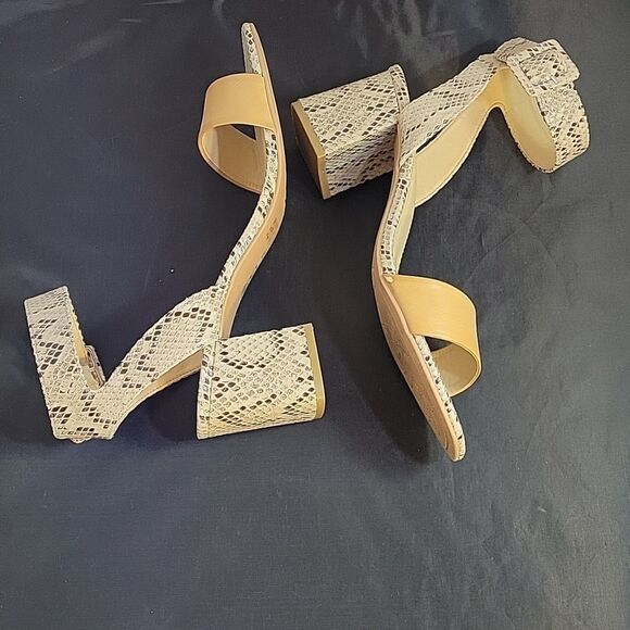 BRAND NEW LC BY LAUNDRY  BEACH SIDE SANDAL - Picture 7 of 16